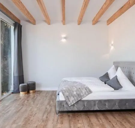 Apartment Otto-dill-halle *